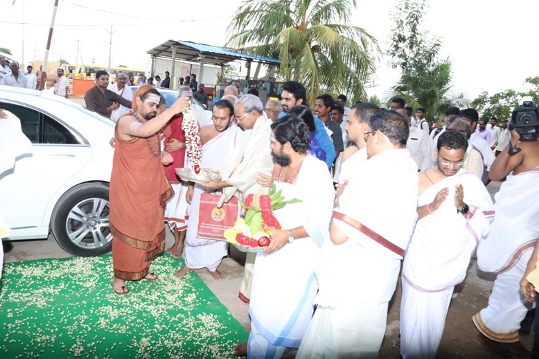 swamiji blessing VVIT staff along with Chairman