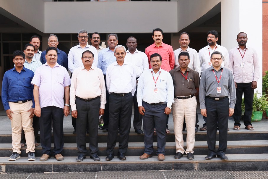 Vasireddy Vidyasagar with VVIT Faculty